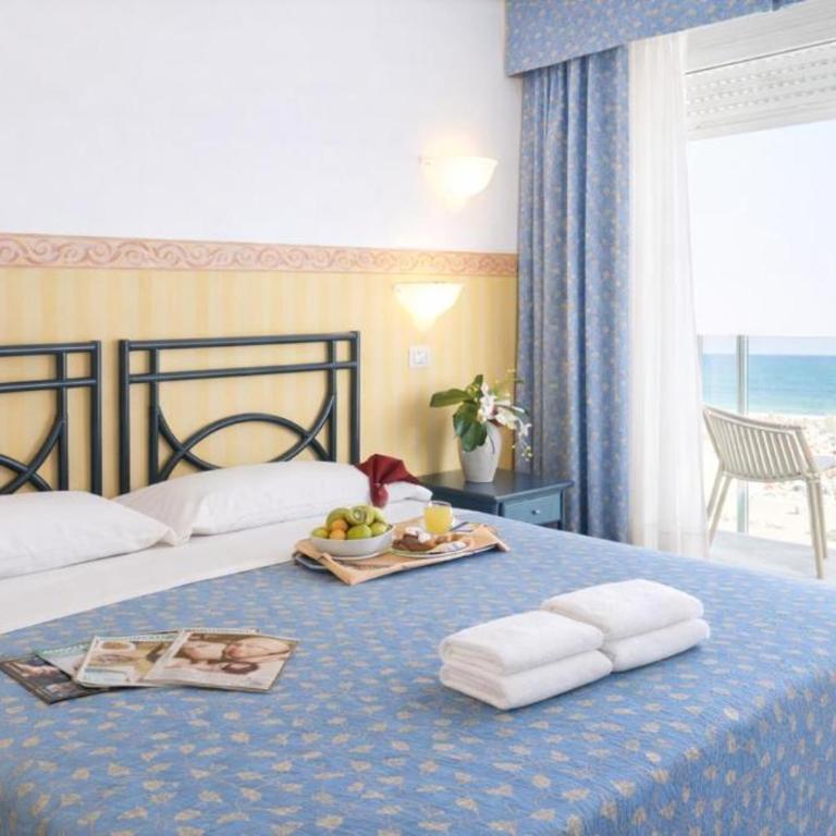 Hotel Regina Fronte Mare - Camera Matrimoniale con Vista Mare - 5