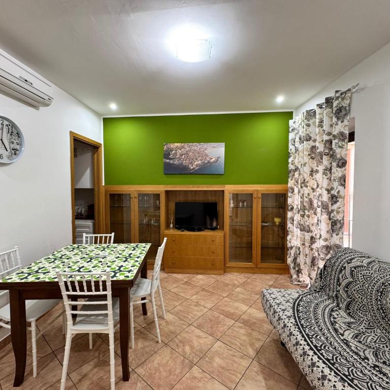 Casa Francesca - Appartamento con 2 Camere da Letto e Balcone - 1