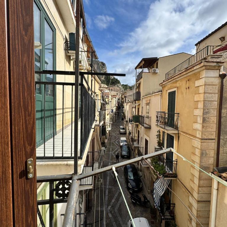 Casa Francesca - Appartamento con 2 Camere da Letto e Balcone - 13