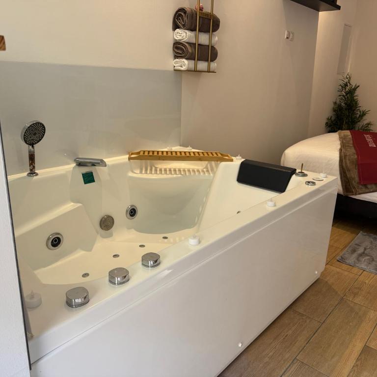 Perle Dazur Jacuzzi Suite Parking Prive 5min Mer - Apartamento de 1 dormitorio - 15