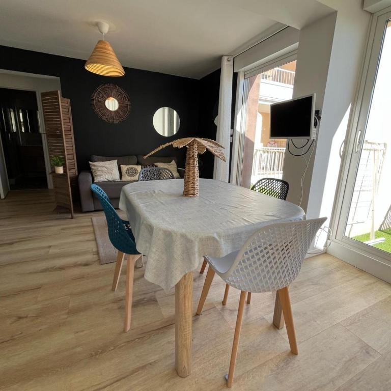 Bel appartement avec piscine et vue bateaux - Appartement 1 Chambre - 12