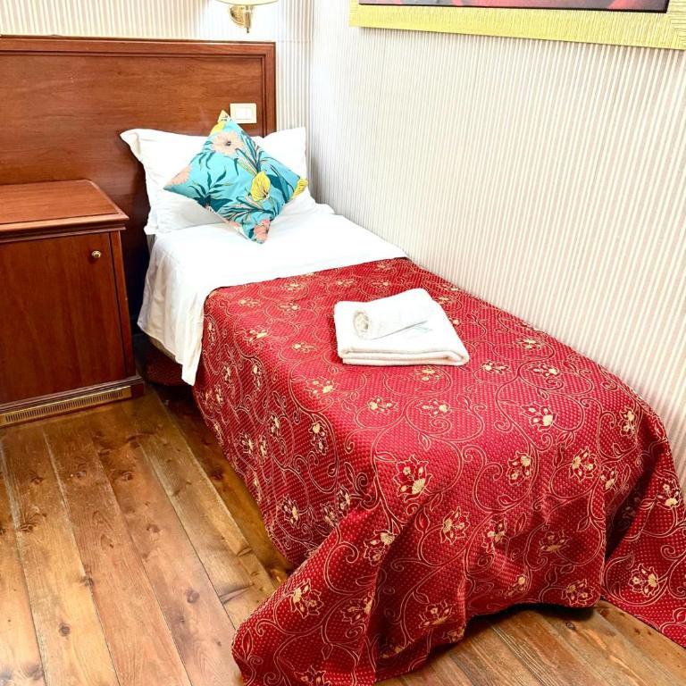 Royal Termini Guest House - Camera Singola con Bagno in Comune - 3