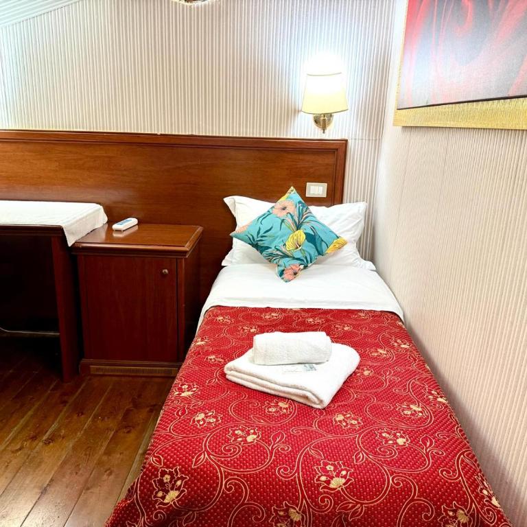 Royal Termini Guest House - Camera Singola con Bagno in Comune - 19
