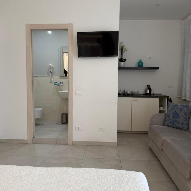 Alba rooms - Camera Tripla con Balcone - 9
