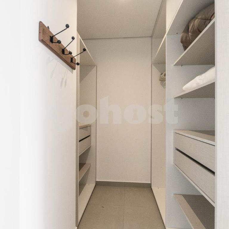 Modern 1-Bedroom Apartment in Prime Location - Apartment - 18
