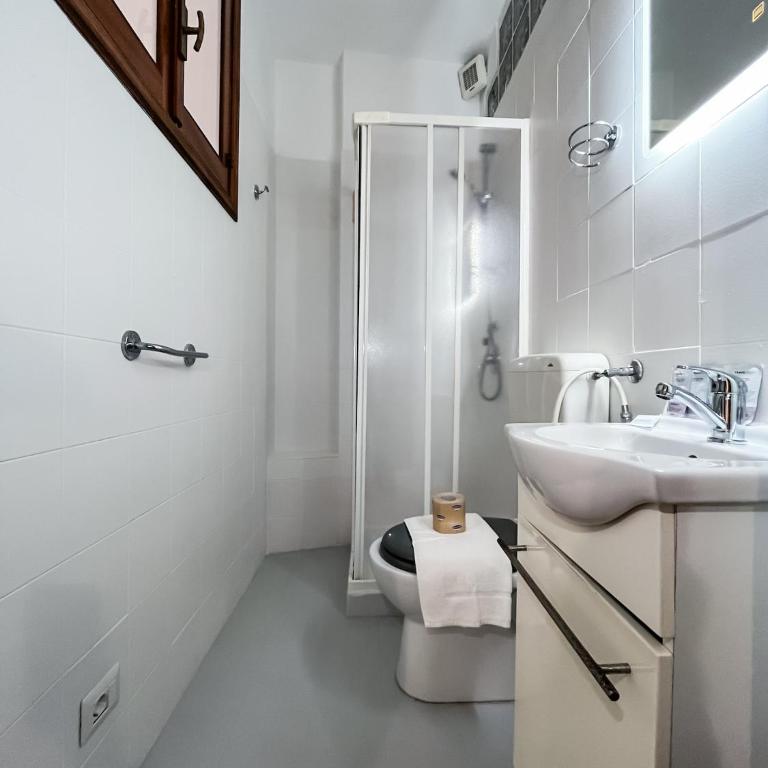 Central Vernazza Budget Rooms - Doppelzimmer mit eigenem Bad - 9