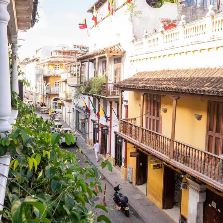 Casa Badillo 2 OLD CITY CRAZY LOCATION 4br jacuzzi wifi Ac hottub - Apartment - 32
