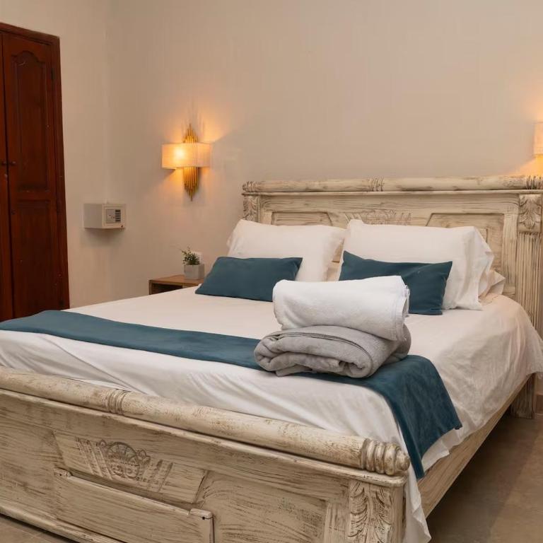 Casa Badillo 2 OLD CITY CRAZY LOCATION 4br jacuzzi wifi Ac hottub - Apartment - 17