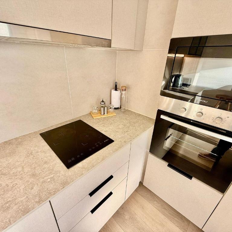 Modern decor and excellent location - Apartment - 14