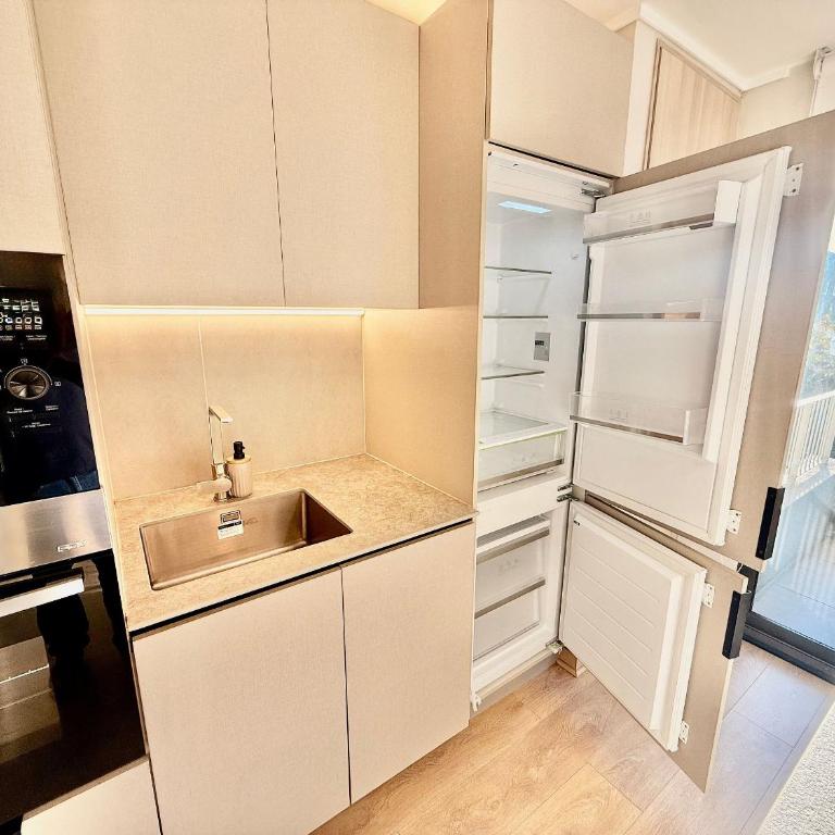 Modern decor and excellent location - Apartment - 15