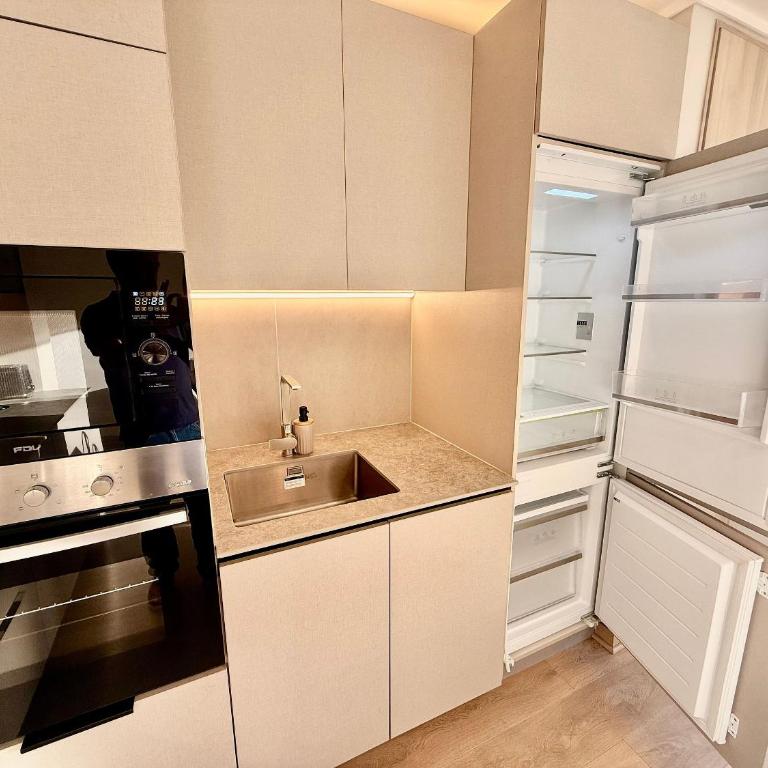 Modern decor and excellent location - Apartment - 16