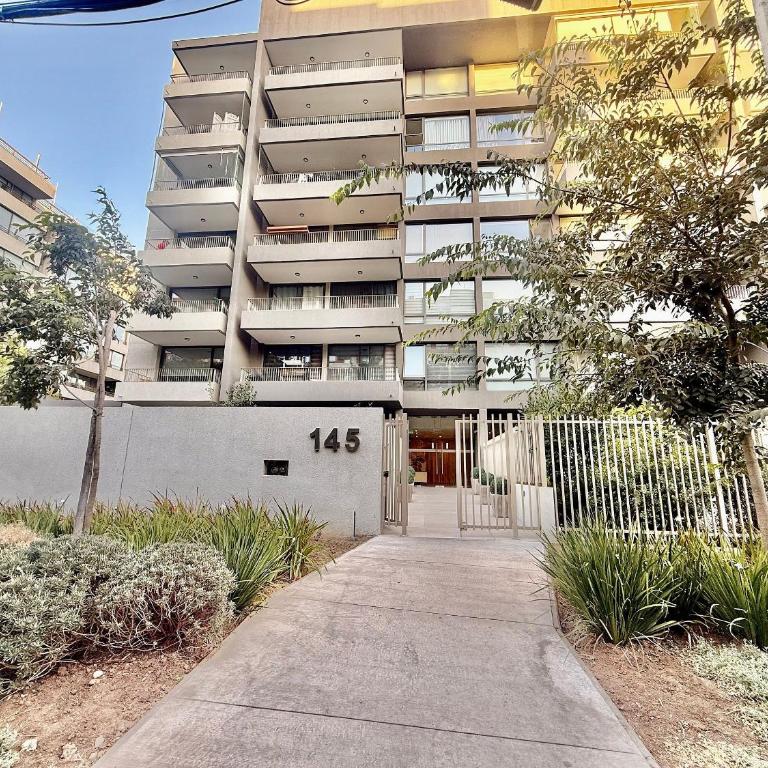 Modern decor and excellent location - Apartment - 21