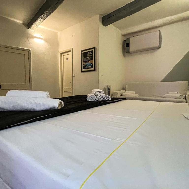 Vernazza Old Town Suites - Habitación Cuádruple Económica - 4