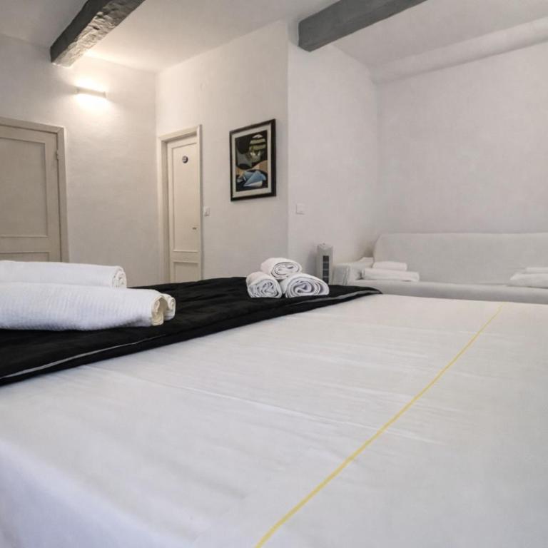 Central Vernazza Budget Rooms - Vierbettzimmer mit eigenem Bad - 5