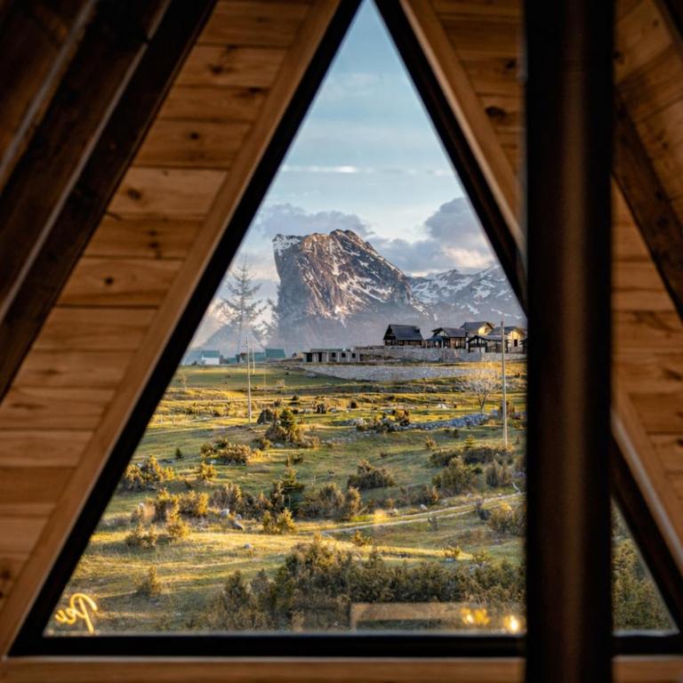 PeaksView Chalets - Two-Bedroom Chalet - 25