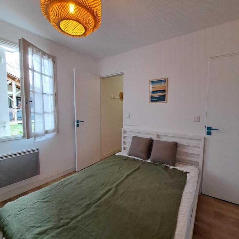 Maison avec dépendance, proche de la plage - Three-Bedroom House - 11