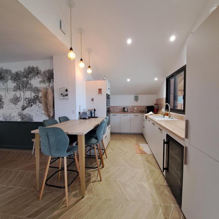 Maison avec dépendance, proche de la plage - Three-Bedroom House - 22