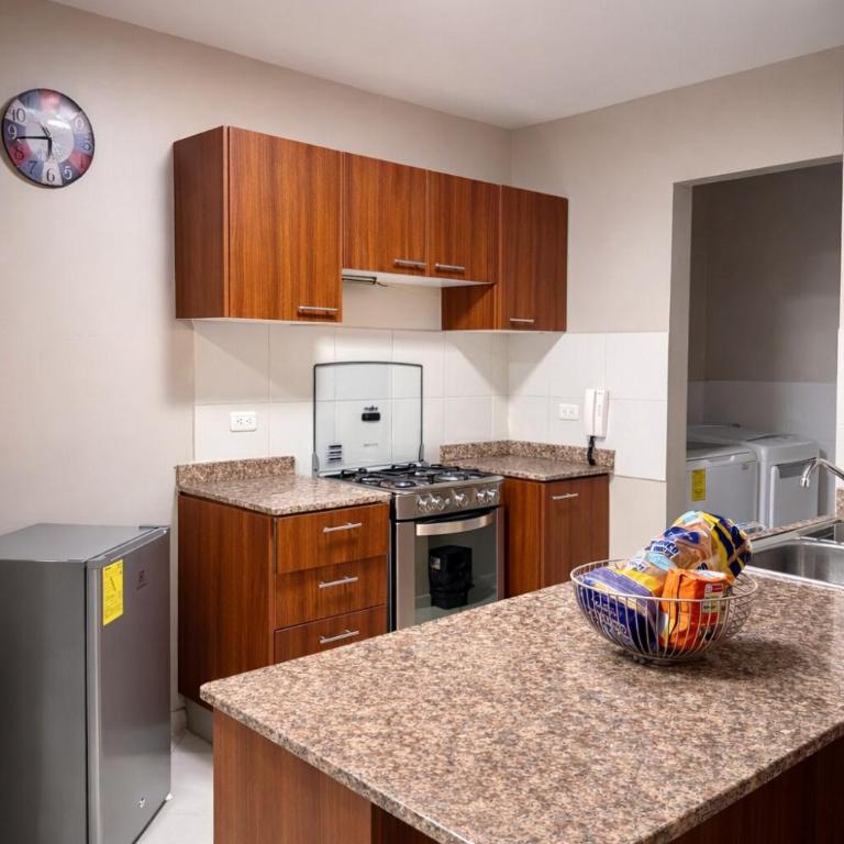 Despierta con vista, trabaja con comodidad al norte de Quito - Room #1584722501 - 7