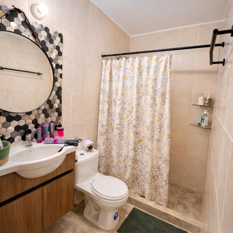 Despierta con vista, trabaja con comodidad al norte de Quito - Room #1584722501 - 14