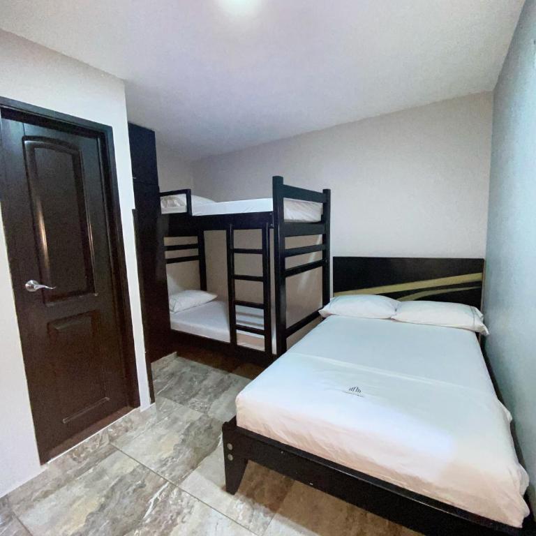 Hotel Mi Palermo - Standard Quadruple Room - 5