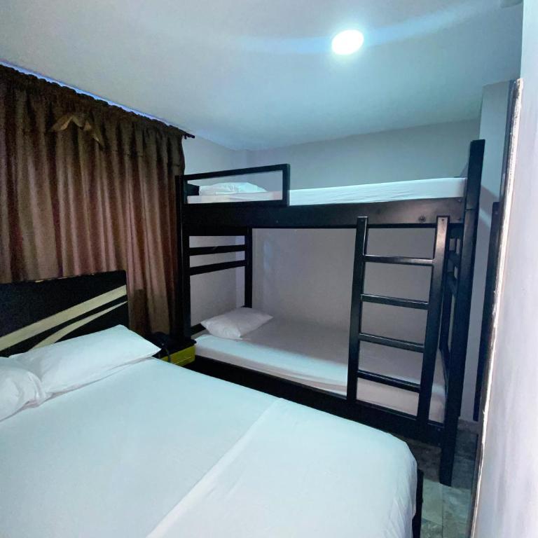 Hotel Mi Palermo - Standard Quadruple Room - 3