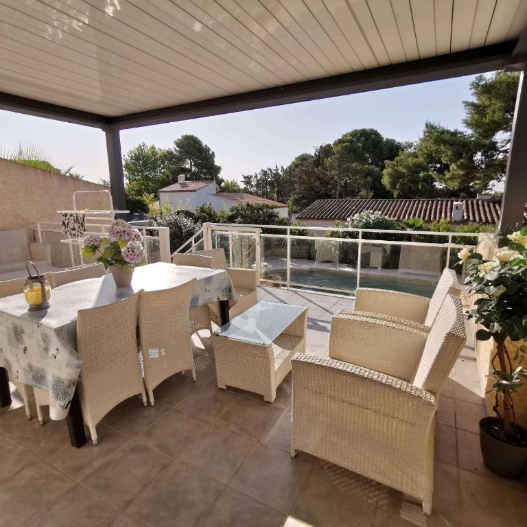 Charmante villa 3 chambres avec piscine privée à 10 min de la plage, climatisée, parking - FR-1-607-26 - Villa - 26