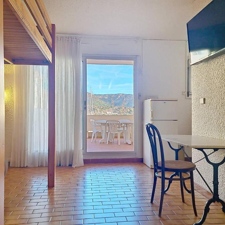 Studio climatisé avec grande terrasse à Bormes - FR-1-610-109 - Studio - 9