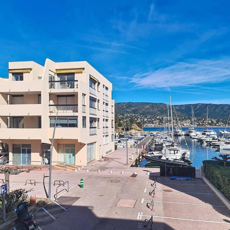 Studio climatisé avec grande terrasse à Bormes - FR-1-610-109 - Studio - 11