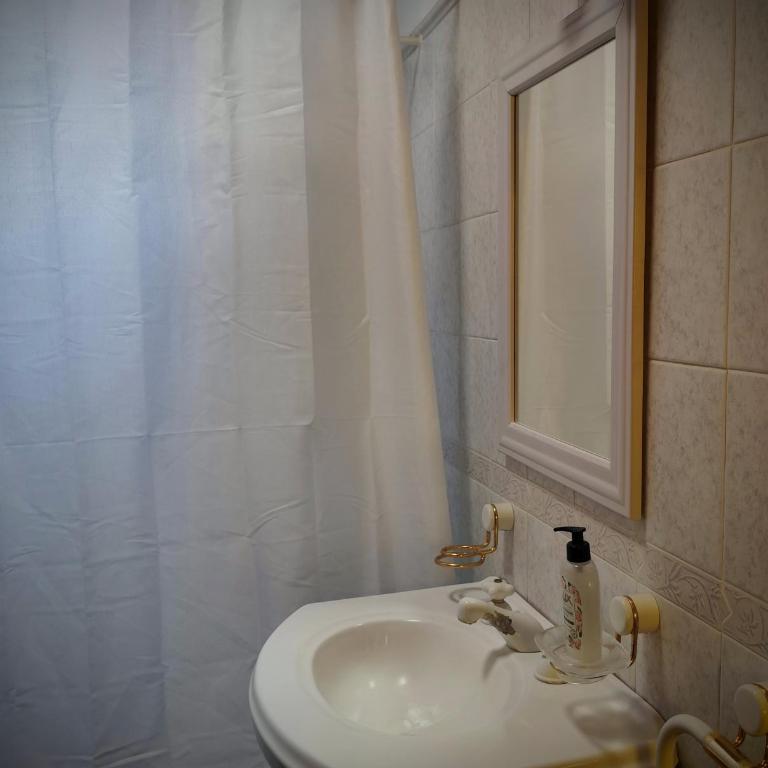 Tranquilidad en Bragado - Four-Bedroom House - 22