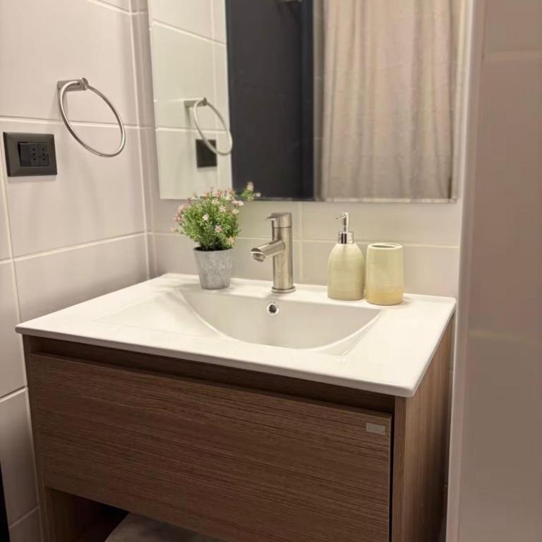Estudio con Estilo Entre Barrio Brasil y La Moneda Metro Santa Ana - One-Bedroom Apartment - 13