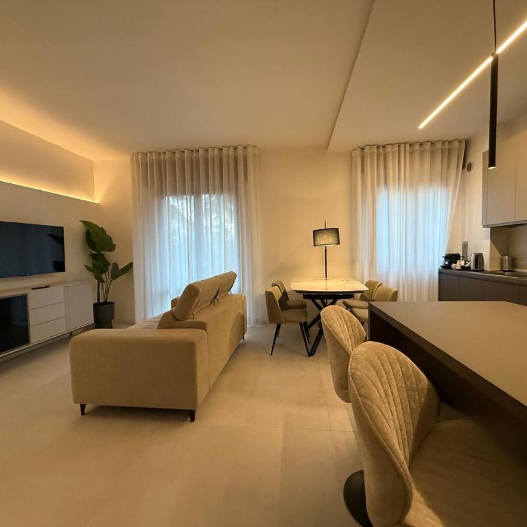 Arena a piedi, 3 camere, 2 bagni & parking - Suite Appartamento con 3 Camere da Letto - 1