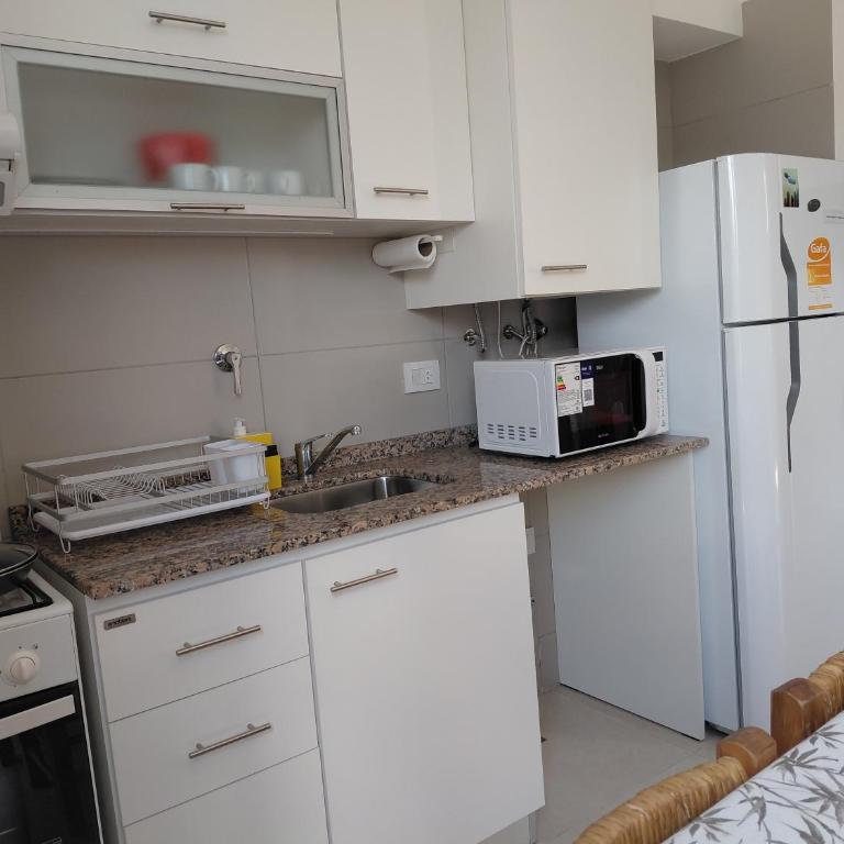 Departamento en Centro de Reconquista - One-Bedroom Apartment with Balcony - 2