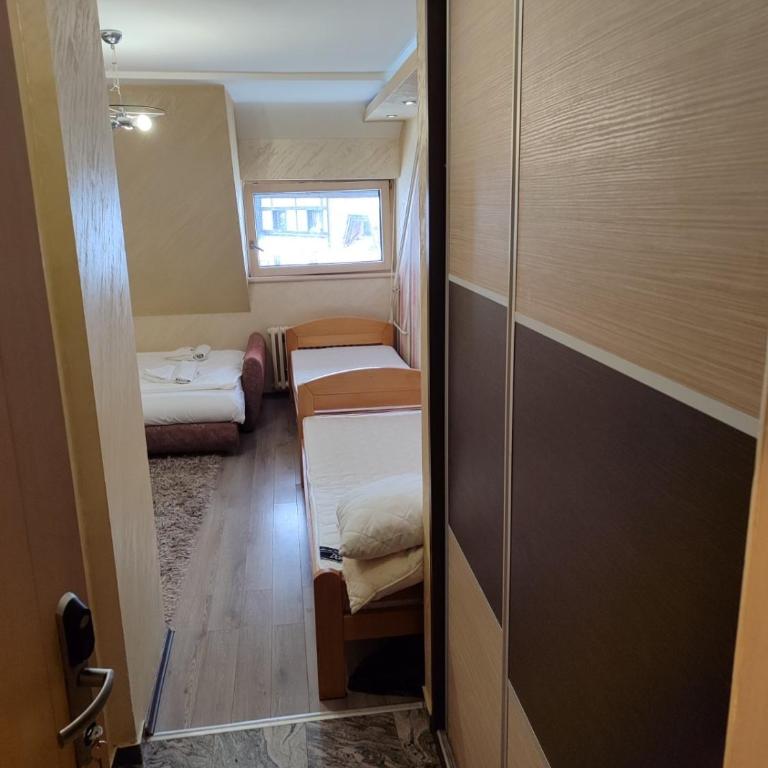 Centar slope apartman - Room #1581347903 - 4