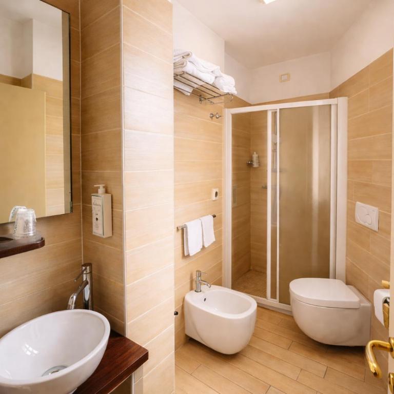 Hotel Fiamma & SPA Cesenatico - Camera Tripla - 11