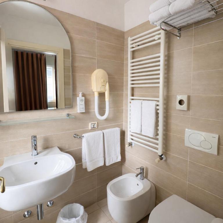 Hotel Fiamma & SPA Cesenatico - Chambre Double Standard - 10