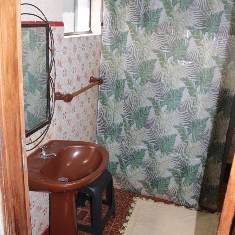 Posada Basiliza, Encarnación PY - Habitación Familiar con baño privado - 4