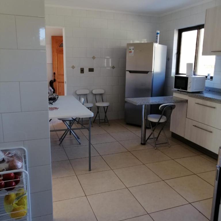 Bella Curacaví 1hr de Stgo 150mil al día 7pers piscina 4d 3b - Room #1584763601 - 3