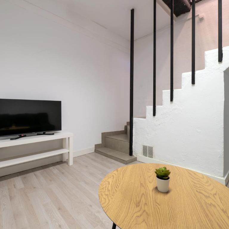 City Comfort - Two-Bedroom Apartment - 7