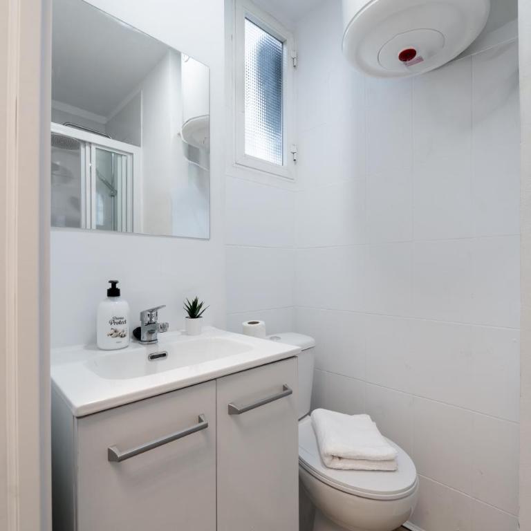 City Comfort - Two-Bedroom Apartment - 14