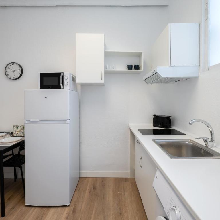 City Comfort - Two-Bedroom Apartment - 22
