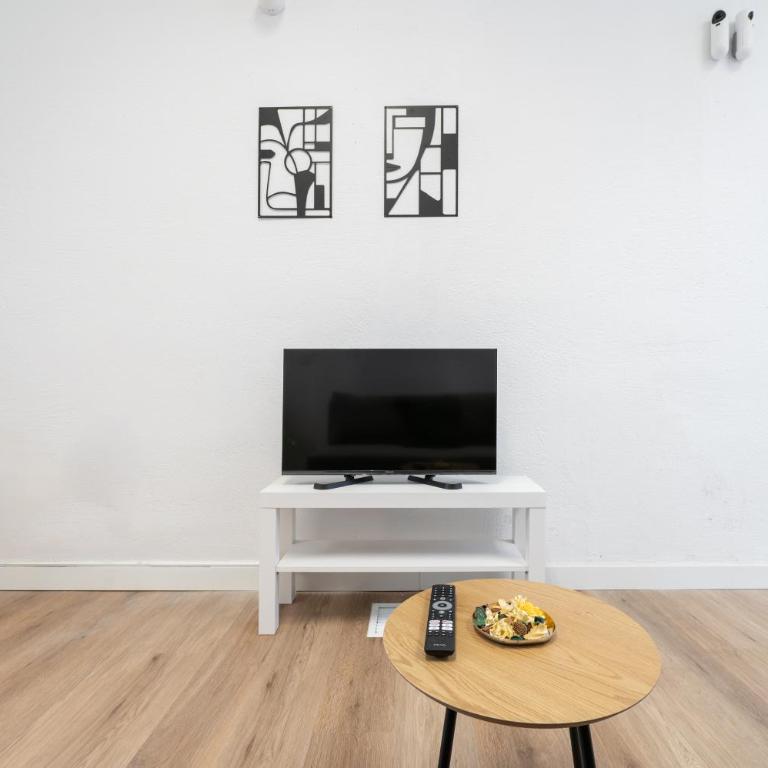 City Comfort - Two-Bedroom Apartment - 24