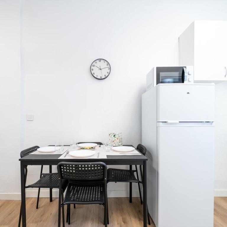 City Comfort - Two-Bedroom Apartment - 28