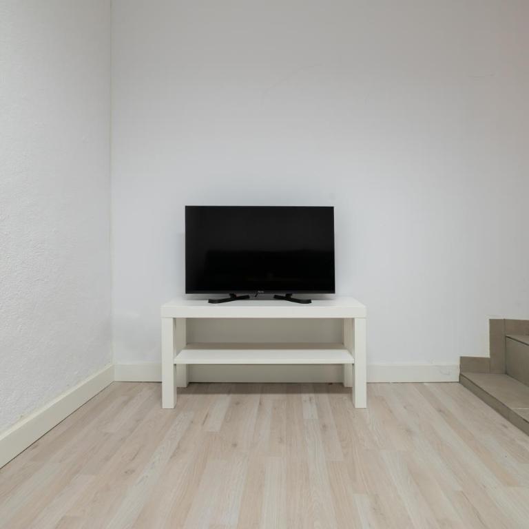City Comfort - Two-Bedroom Apartment - 29