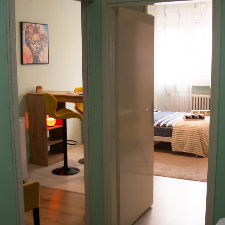 Art Studio - One-Bedroom Apartment - 8