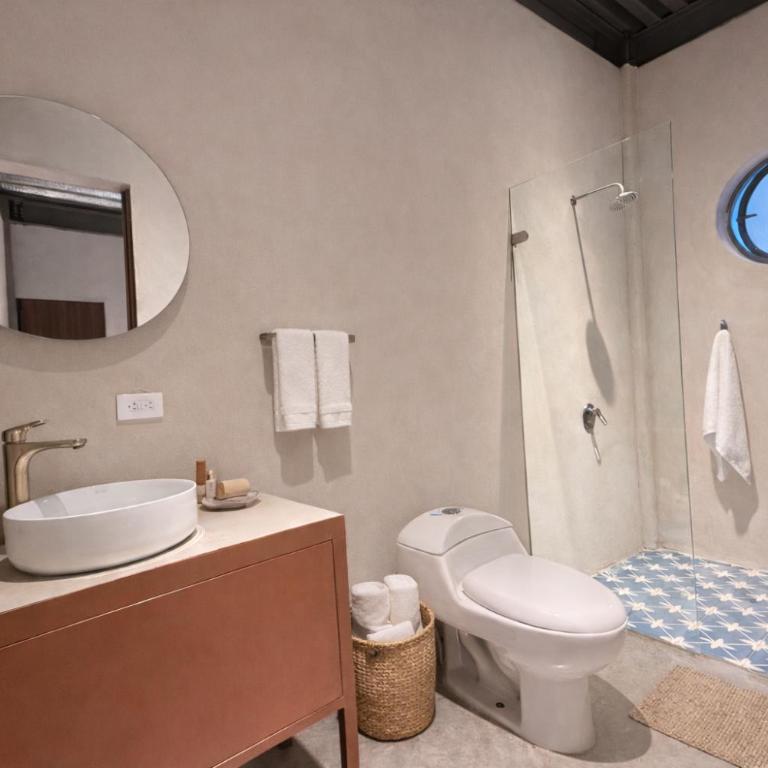 Capybara Hostel - Boutique hostel - Double Room with Balcony - 2