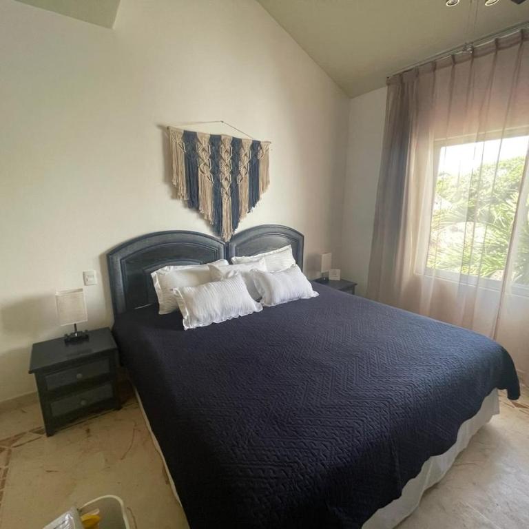 SUNSET FISHERMEN BEACH & SPA RESORT-Optional All Inclusive- 3 UNITS CHOICE-ROOM - 344A Ocean view with terrace- ROOM 344B No terrace, View from window to park - STUDIO 344C Ocean View Studio for 2- Playacar Beach, Phase 1-NO ELEVATOR! - Habitación con cama extragrande y vistas al jardín - 10