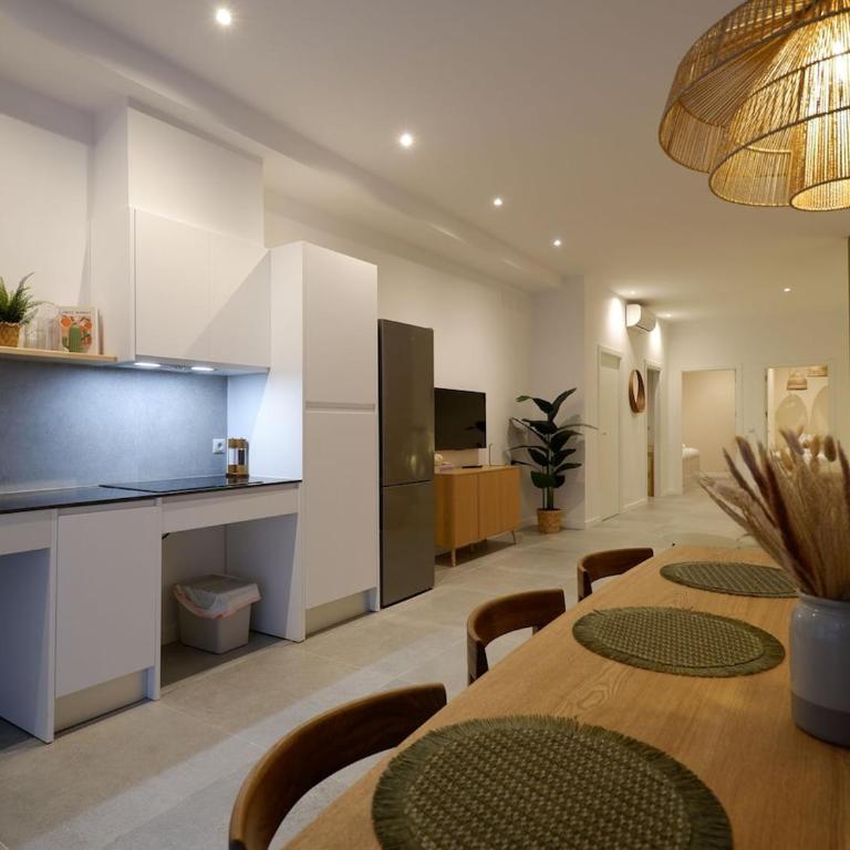 Milos cozy, family-friendly apartment in Patraix - Two-Bedroom Apartment - 6