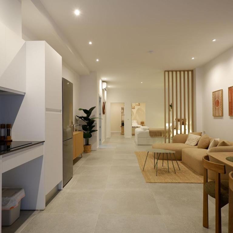 Milos cozy, family-friendly apartment in Patraix - Two-Bedroom Apartment - 12