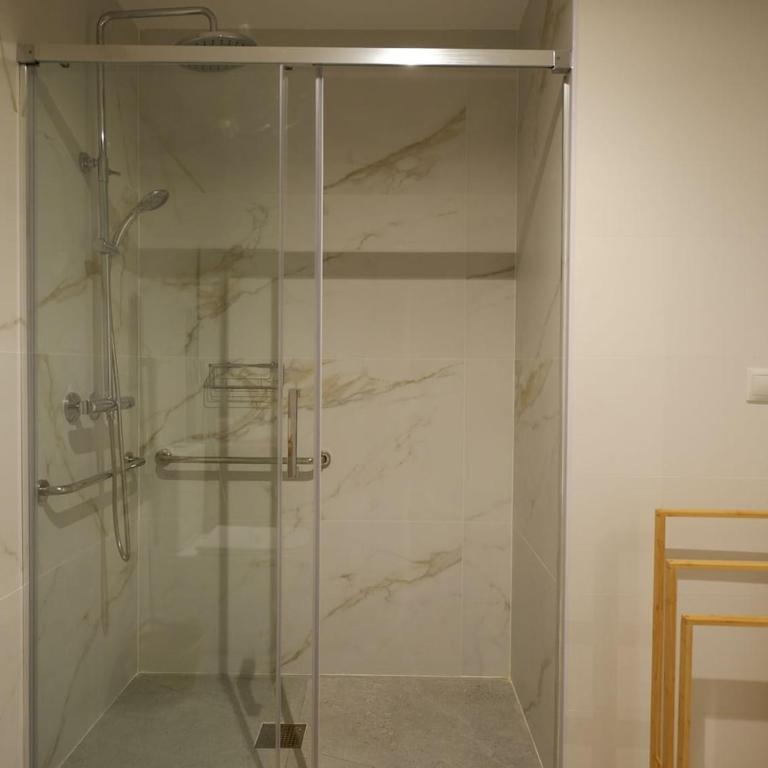 Milos cozy, family-friendly apartment in Patraix - Two-Bedroom Apartment - 18