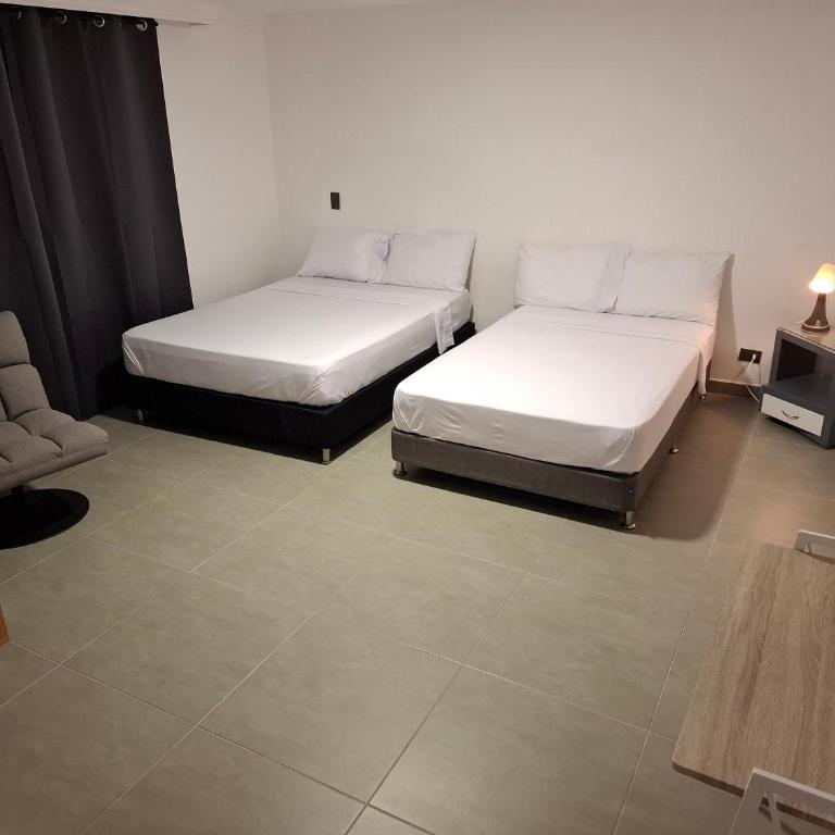 Hotel La Casona - Cerca al Estadio Atanasio Girardot y Laureles - Double Room with Private Bathroom - 4